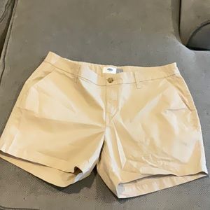 SALE!! Women’s Old Navy Khaki Shorts 5” Inseam Sz 12